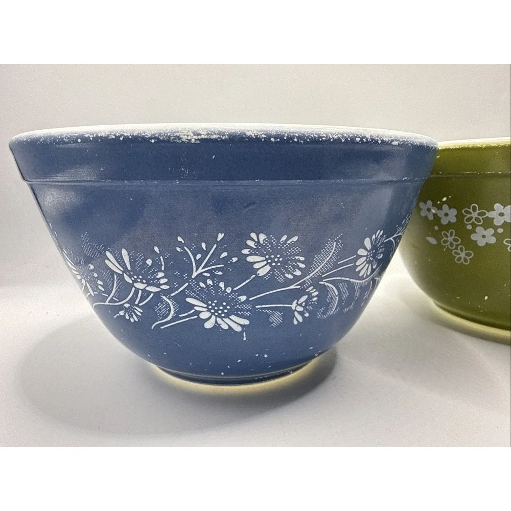 SET 2 PYREX BOWLS 401 Crazy Daisy  Colonial Mist 750 Ml